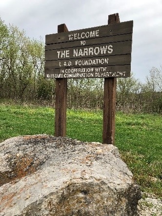 sign welcoming visitors to Piney River Narrows Missouri